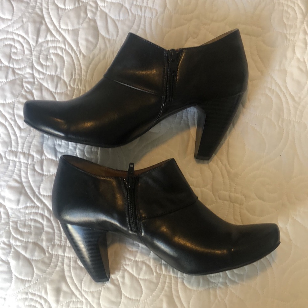 Gabrielle Rocha Booties - Picture 4 of 11